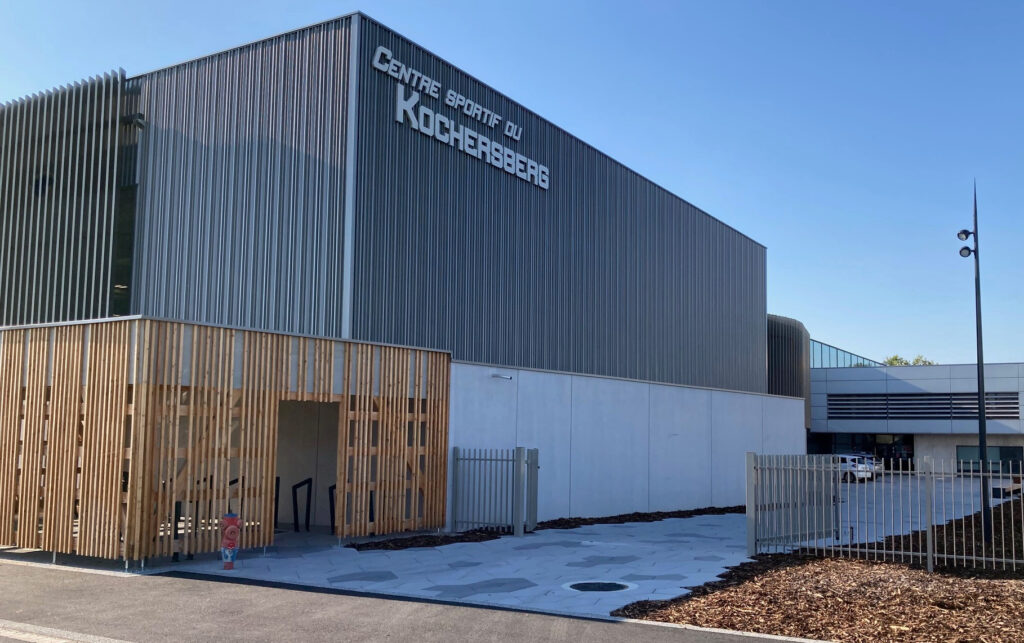 Façade moderne du Centre sportif du Kochersberg